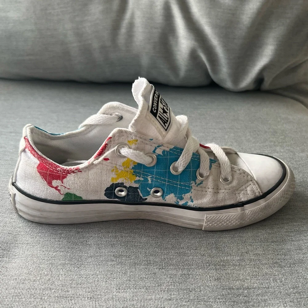 Kids Chuck Taylors - Picture 3 of 8